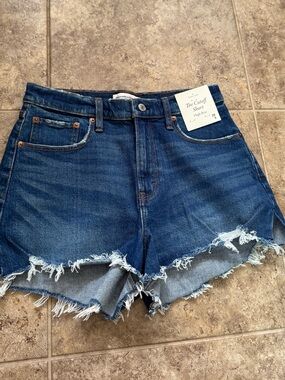 P Women’s NWT Brand new Abercrombie and Fitch The Cutoff Curve Love Short